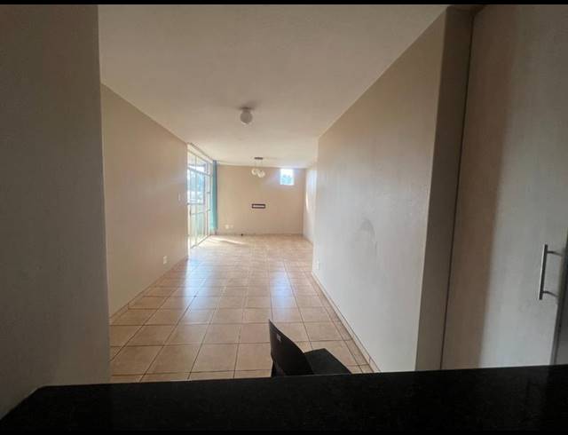 2 BEDROOM APARTMENT FOR SALE IN SILVERTON
